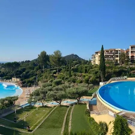 Beautiful With Ac And Swimming Pool